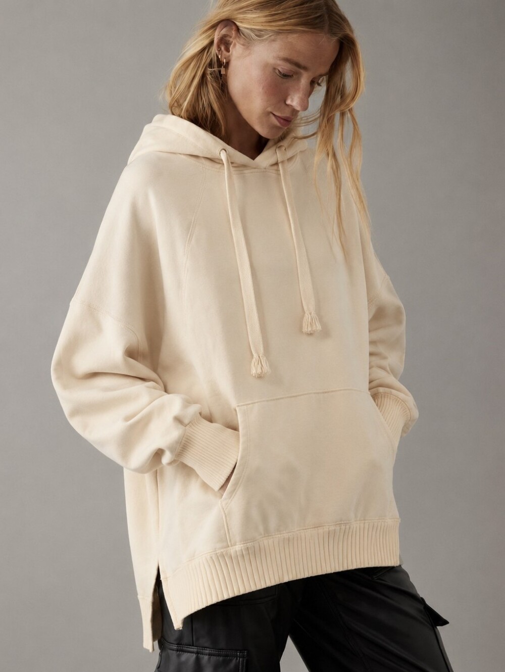American Eagle Outfitters Oversized Hoodie Cream M